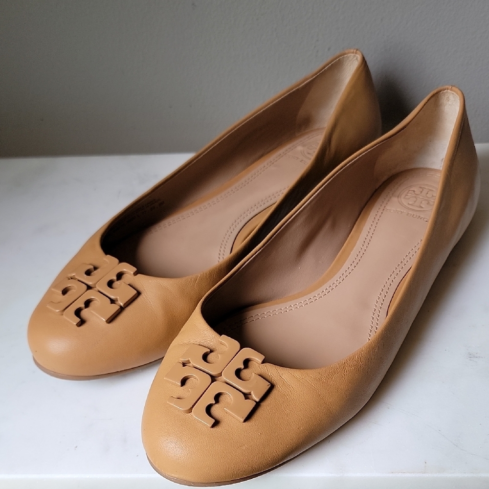 Tory Burch Tan Leather Flats with Logo Medallion